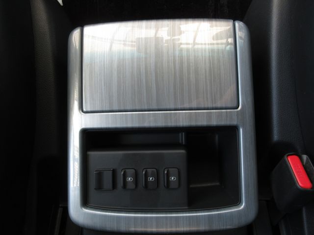 NISSAN ELGRAND 2019 Image 31