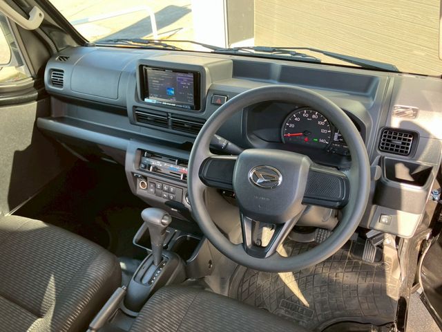 DAIHATSU HIJET TRUCK 4WD 2022 Image 31