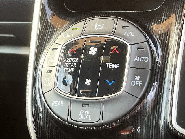 TOYOTA ESQUIRE 2017 Image 31