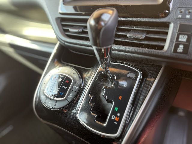 TOYOTA ESQUIRE 2017 Image 31