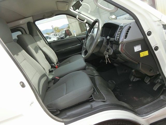 TOYOTA REGIUSACE VAN 2WD 2013 Image 31