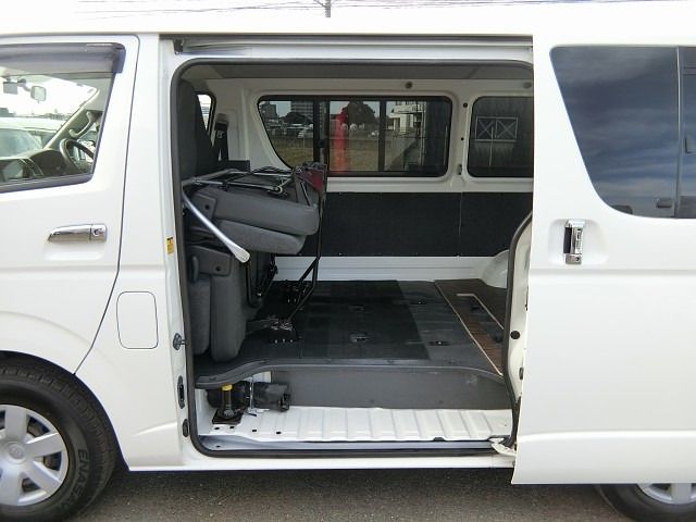 TOYOTA REGIUSACE VAN 2WD 2013 Image 31