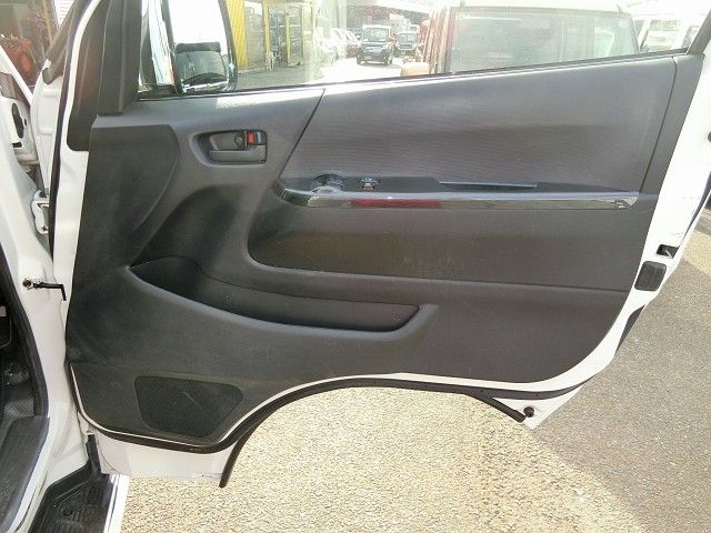 TOYOTA REGIUSACE VAN 2WD 2013 Image 31