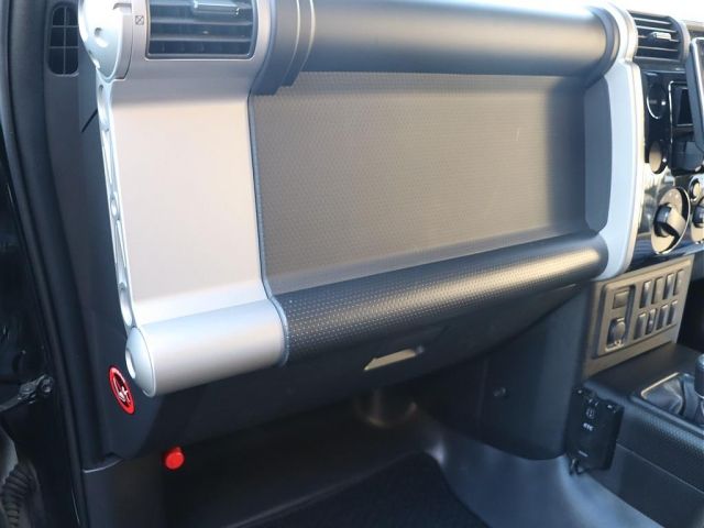 TOYOTA FJ CRUISER 4WD 2015 Image 31