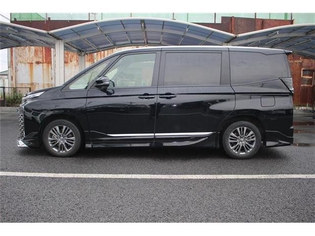 TOYOTA VOXY HYBRID 2022 Image 31