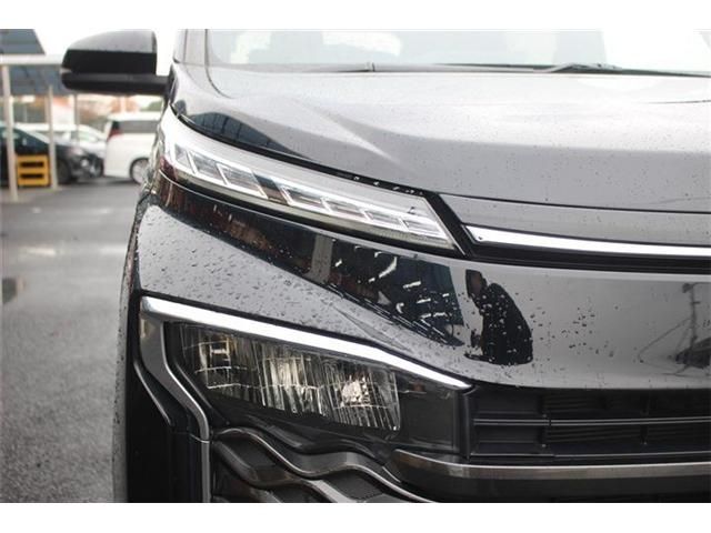 TOYOTA VOXY HYBRID 2022 Image 31