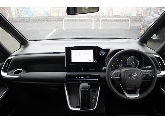 TOYOTA VOXY HYBRID 2022 Image 31