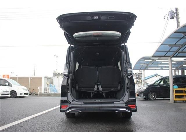 TOYOTA VOXY HYBRID 2022 Image 31