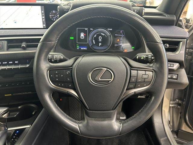 TOYOTA LEXUS UX250H 2019 Image 31