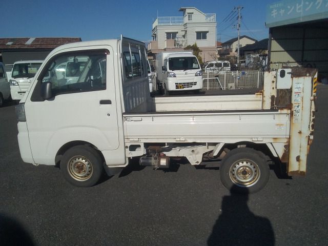 DAIHATSU HIJET TRUCK 4WD 2017 Image 31
