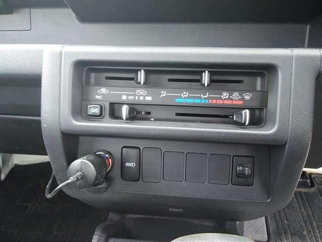 DAIHATSU HIJET TRUCK 4WD 2017 Image 31