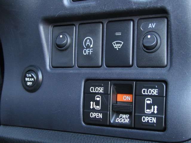 TOYOTA VOXY 2014 Image 31