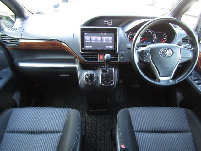TOYOTA VOXY 2014 Image 31