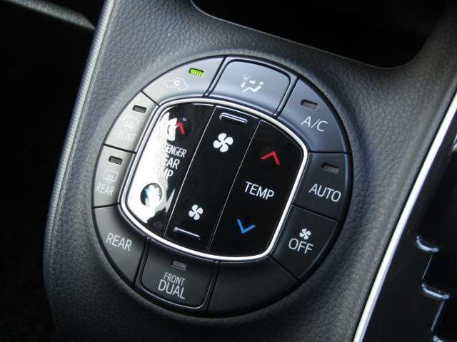 TOYOTA VOXY 2014 Image 31