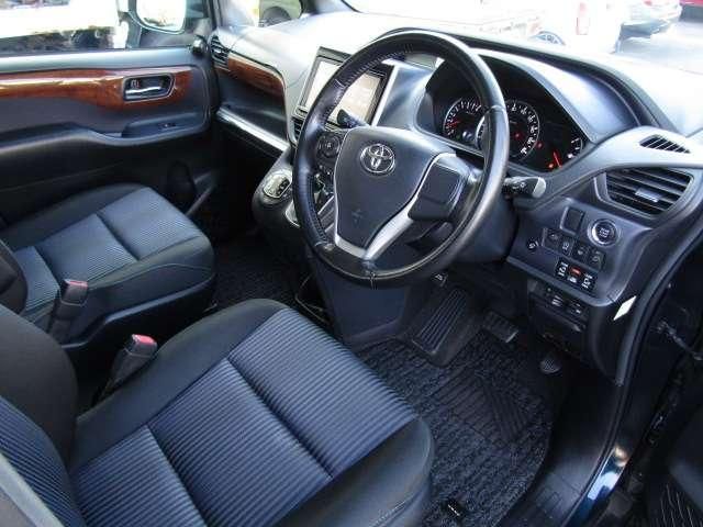 TOYOTA VOXY 2014 Image 31