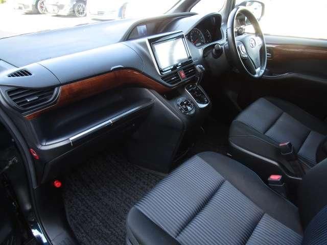 TOYOTA VOXY 2014 Image 31