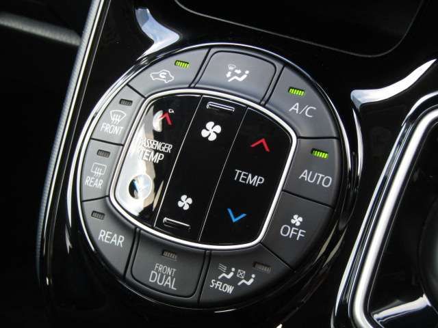 TOYOTA VOXY HYBRID 4WD 2016 Image 31