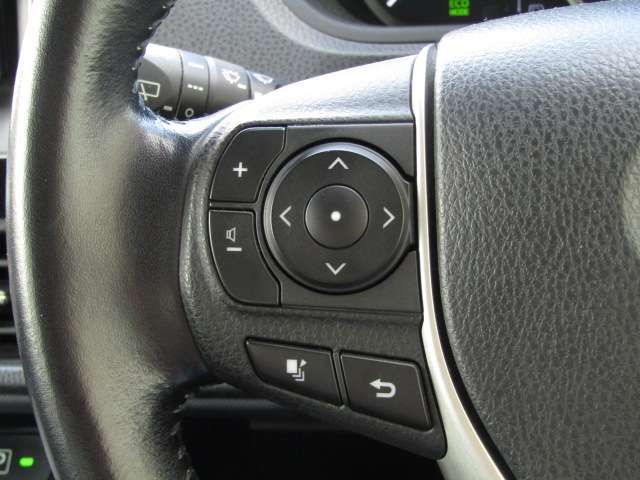 TOYOTA VOXY HYBRID 4WD 2016 Image 31