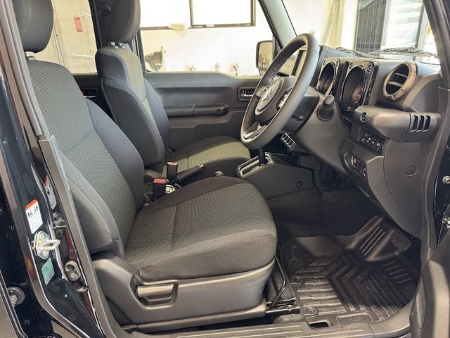 SUZUKI JIMNY NOMADE 2025 Image 31