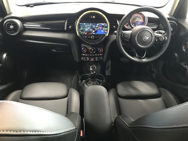 BMW MINI COOPER D 5DOOR 2021 Image 31