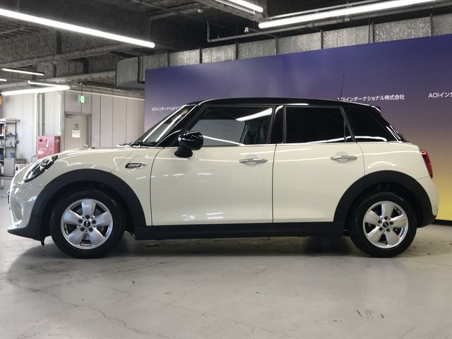 BMW MINI COOPER D 5DOOR 2021 Image 31