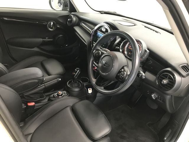 BMW MINI COOPER D 5DOOR 2021 Image 31