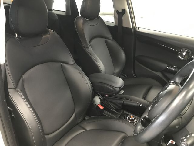 BMW MINI COOPER D 5DOOR 2021 Image 31