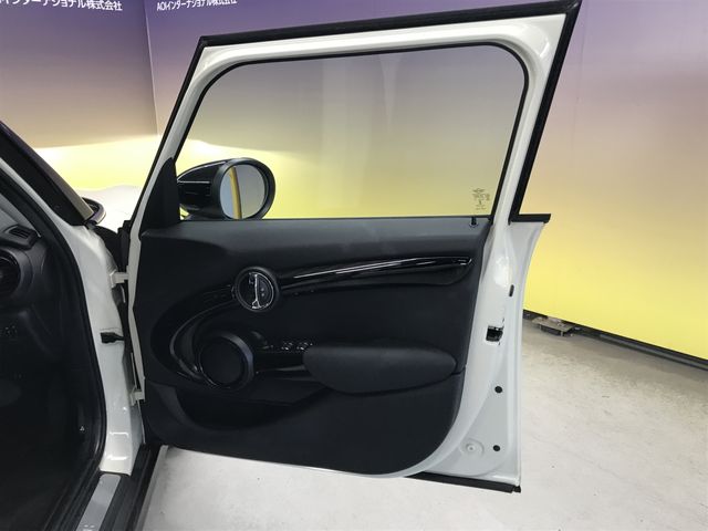 BMW MINI COOPER D 5DOOR 2021 Image 31