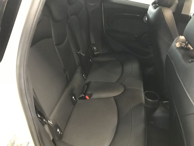 BMW MINI COOPER D 5DOOR 2021 Image 31