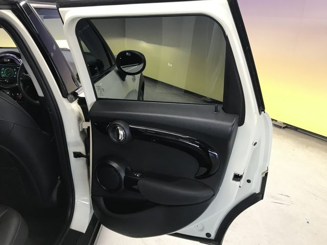 BMW MINI COOPER D 5DOOR 2021 Image 31