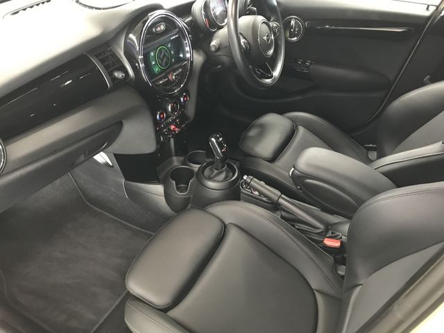 BMW MINI COOPER D 5DOOR 2021 Image 31