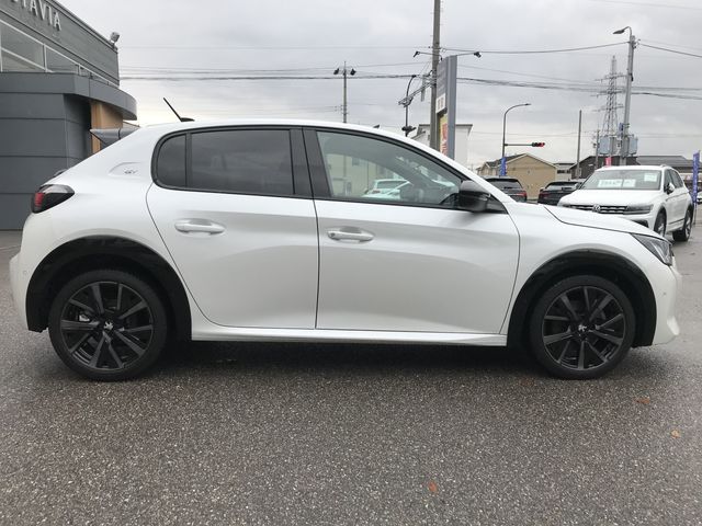 PEUGEOT 208 2021 Image 31