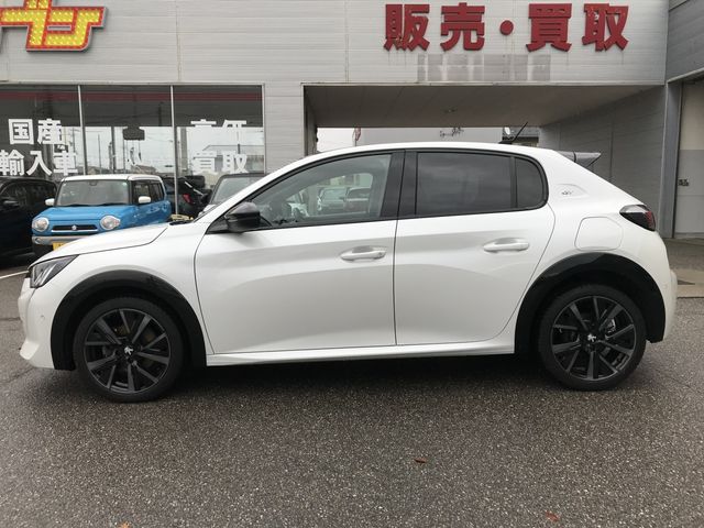 PEUGEOT 208 2021 Image 31