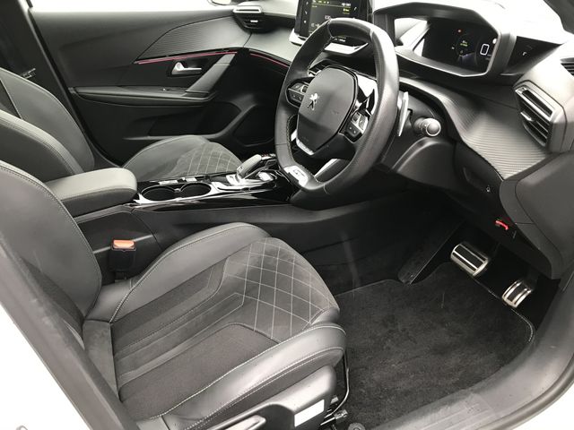 PEUGEOT 208 2021 Image 31