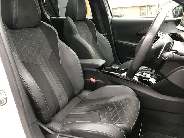 PEUGEOT 208 2021 Image 31