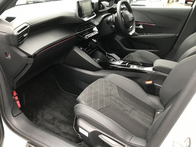 PEUGEOT 208 2021 Image 31