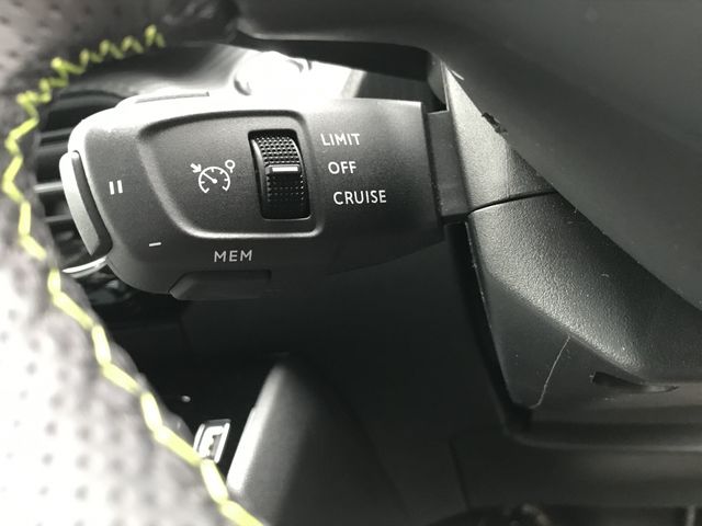 PEUGEOT 208 2021 Image 31