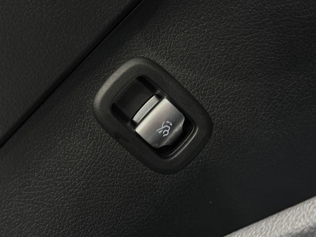 MERCEDES BENZ C CLAS 2024 Image 31