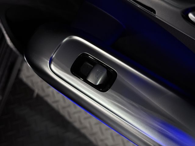 MERCEDES BENZ C CLAS 2024 Image 31