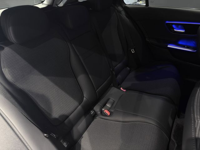 MERCEDES BENZ C CLAS 2024 Image 31