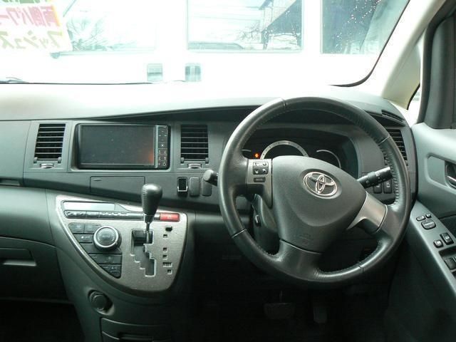 TOYOTA ISIS 2010 Image 31