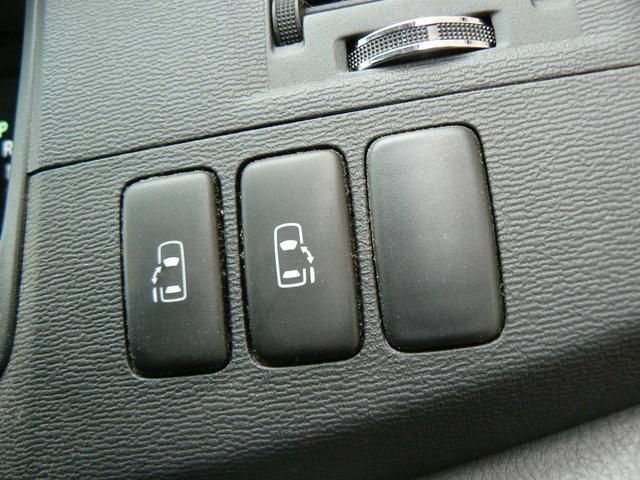 TOYOTA ISIS 2010 Image 31