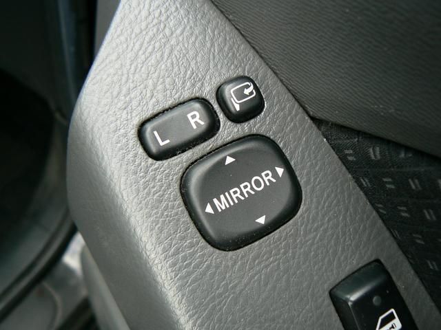 TOYOTA ISIS 2010 Image 31