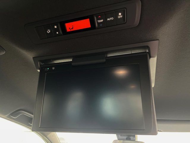 TOYOTA NOAH 2018 Image 31