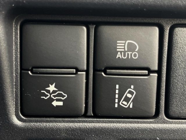 TOYOTA NOAH 2018 Image 31