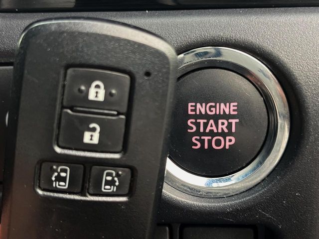 TOYOTA NOAH 2018 Image 31