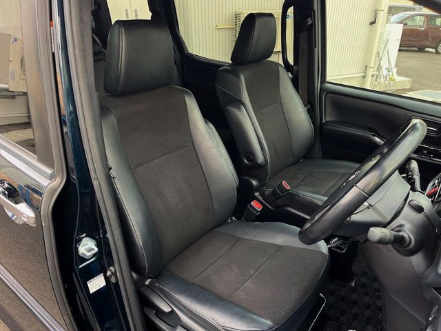 TOYOTA NOAH 2018 Image 31