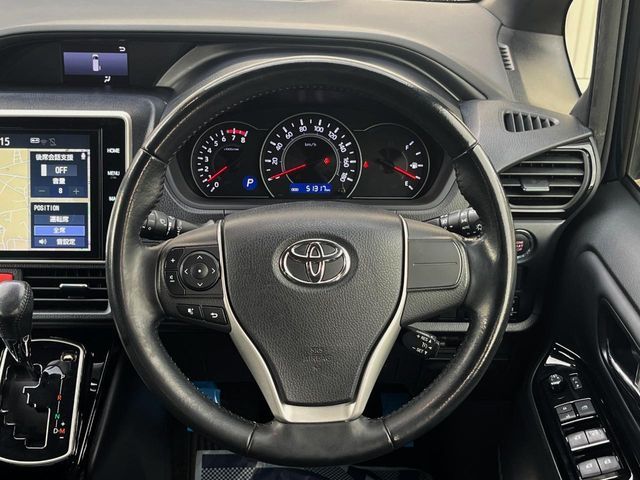 TOYOTA NOAH 2018 Image 31