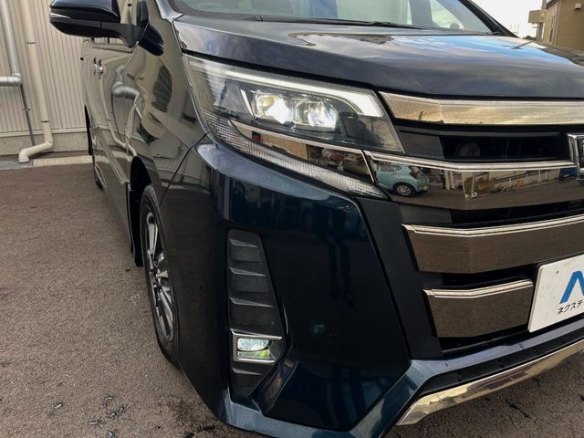 TOYOTA NOAH 2018 Image 31