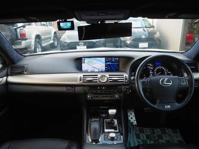TOYOTA LEXUS LS600H 2012 Image 31